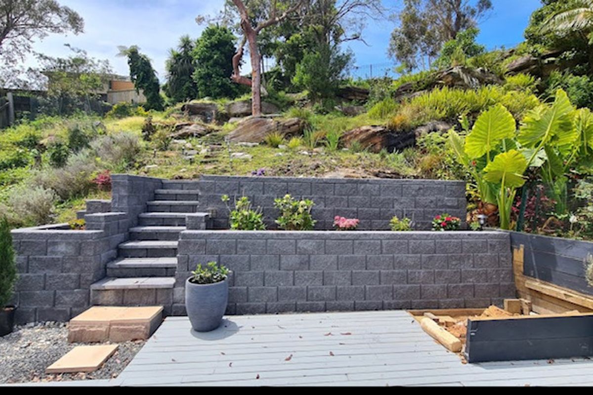 Besser block retaining wall with steps